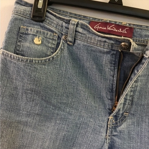 Gloria Vanderbilt light wash denim size 10 short jeans
5 pocket - Picture 4 of 15